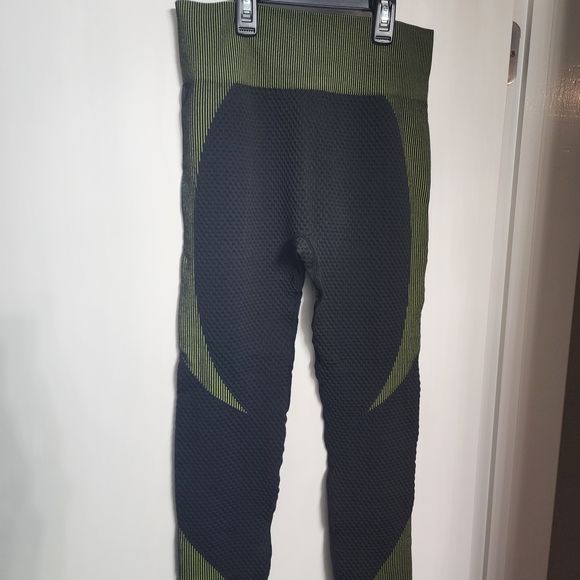 Black and Green Cropped Jacket And Leggings Workout Set XL - Picture 2 of 3